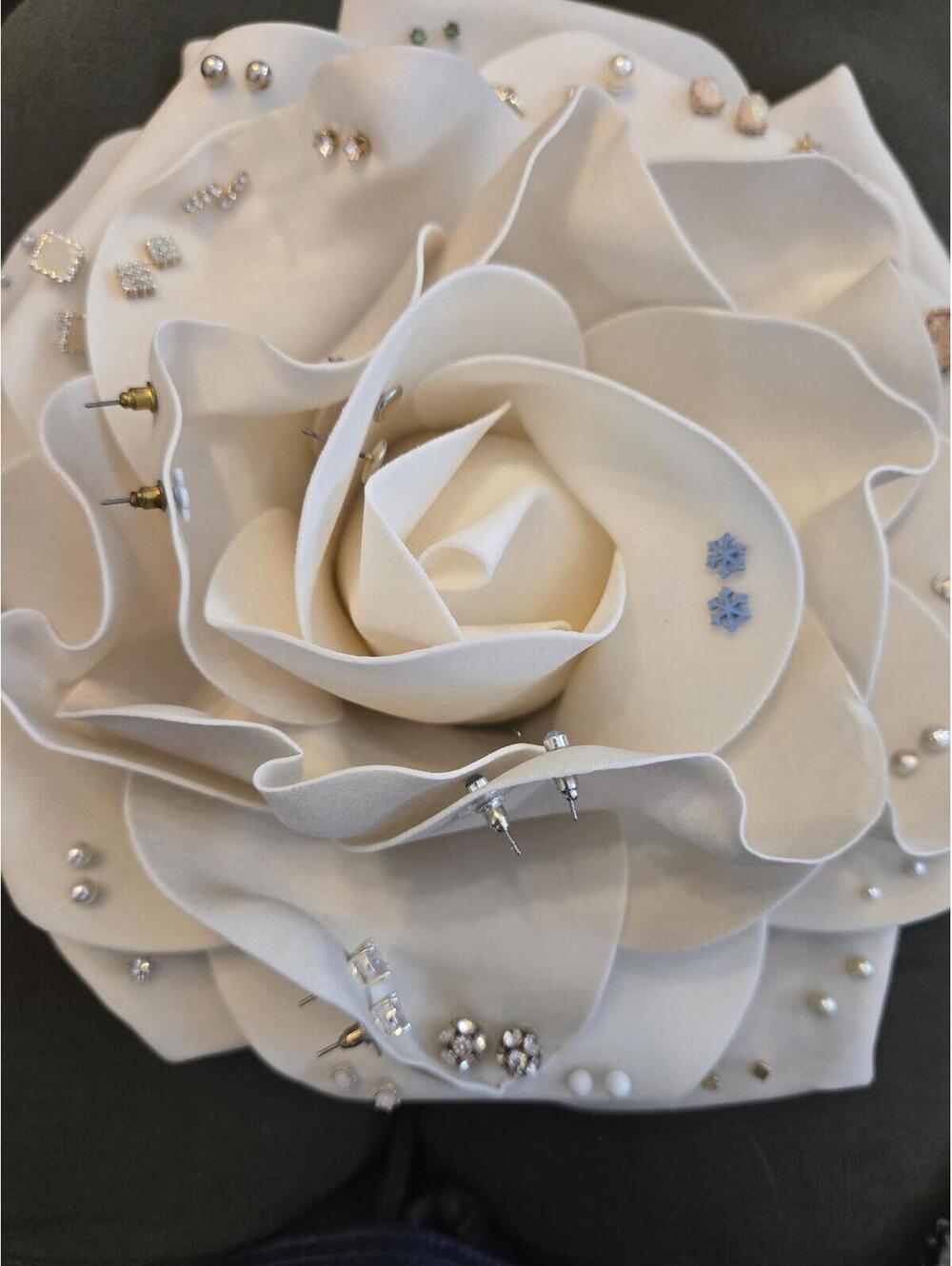 Flower earring display